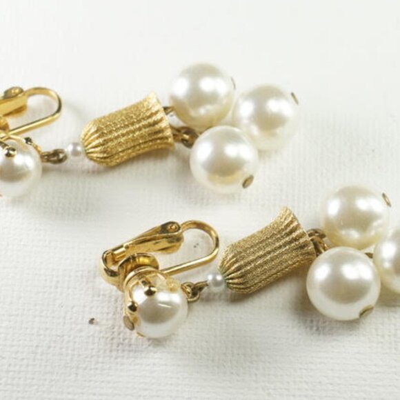 Vintage Faux Pearl / Gold Dangle Clip-on Earrings - Picture 2 of 3